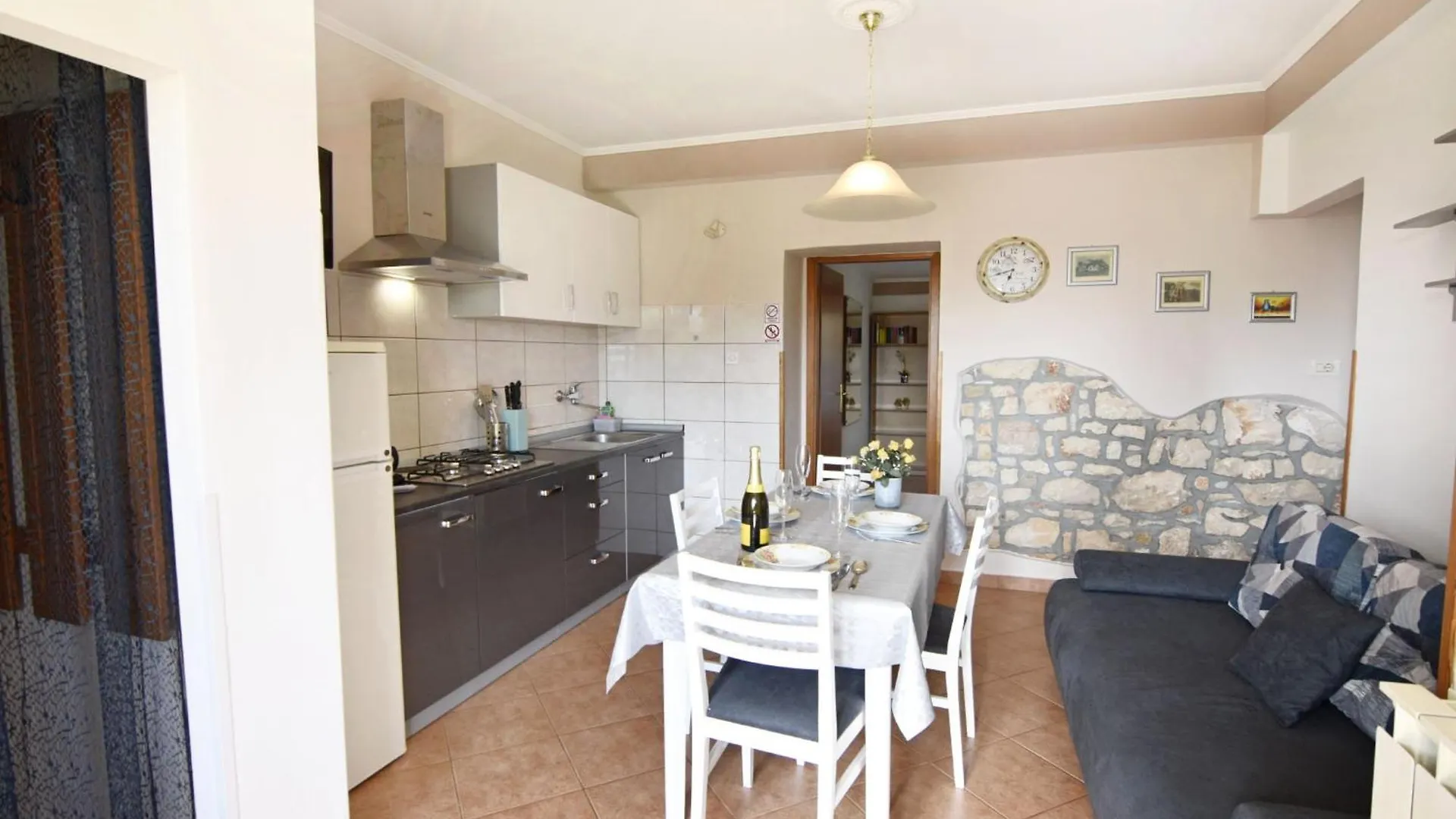 Grosse Wohnung In Umag Mit Grossem Garten Und Meerblick 0*,  Croatia