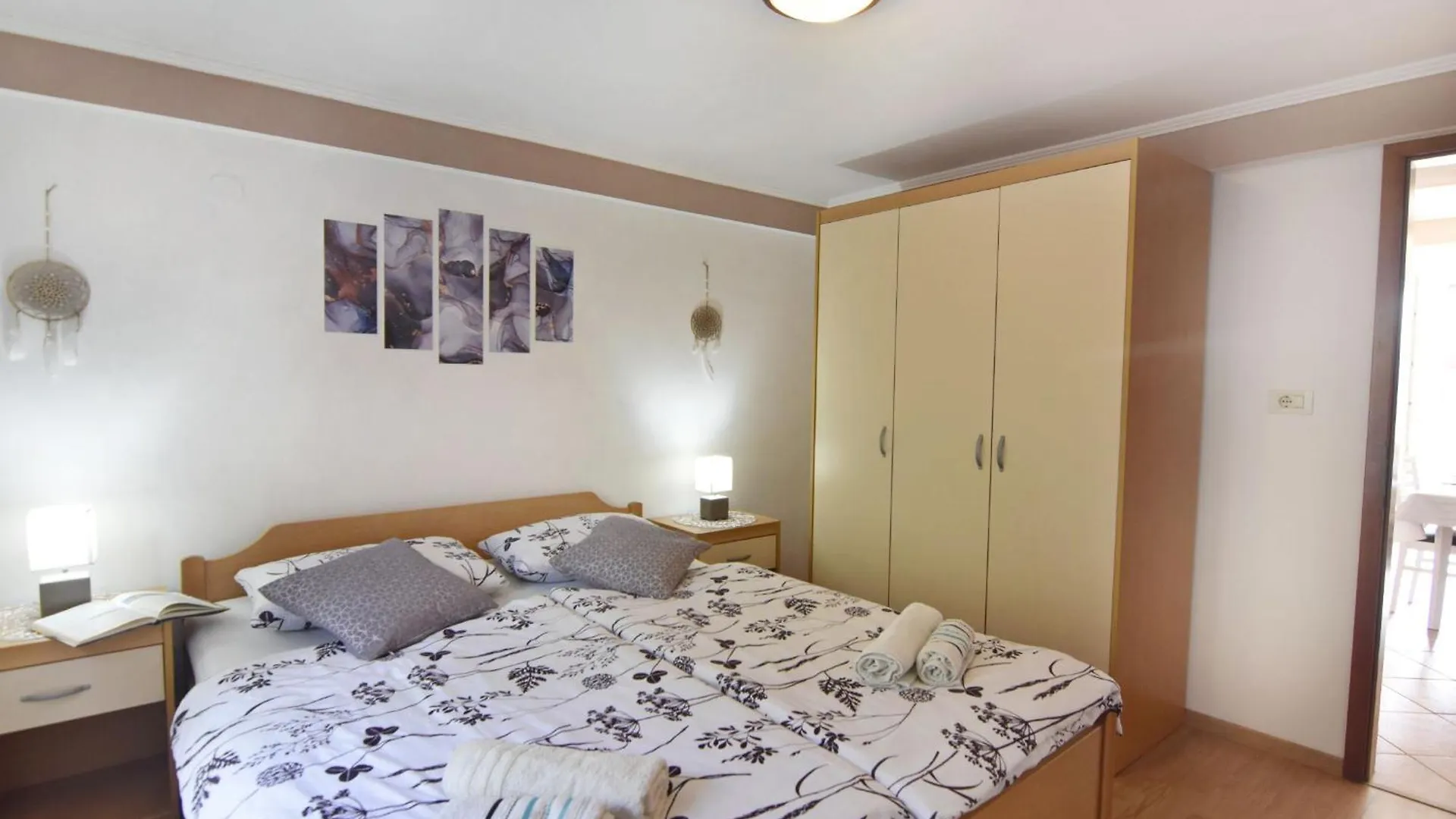 Grosse Wohnung In Umag Mit Grossem Garten Und Meerblick Apartment