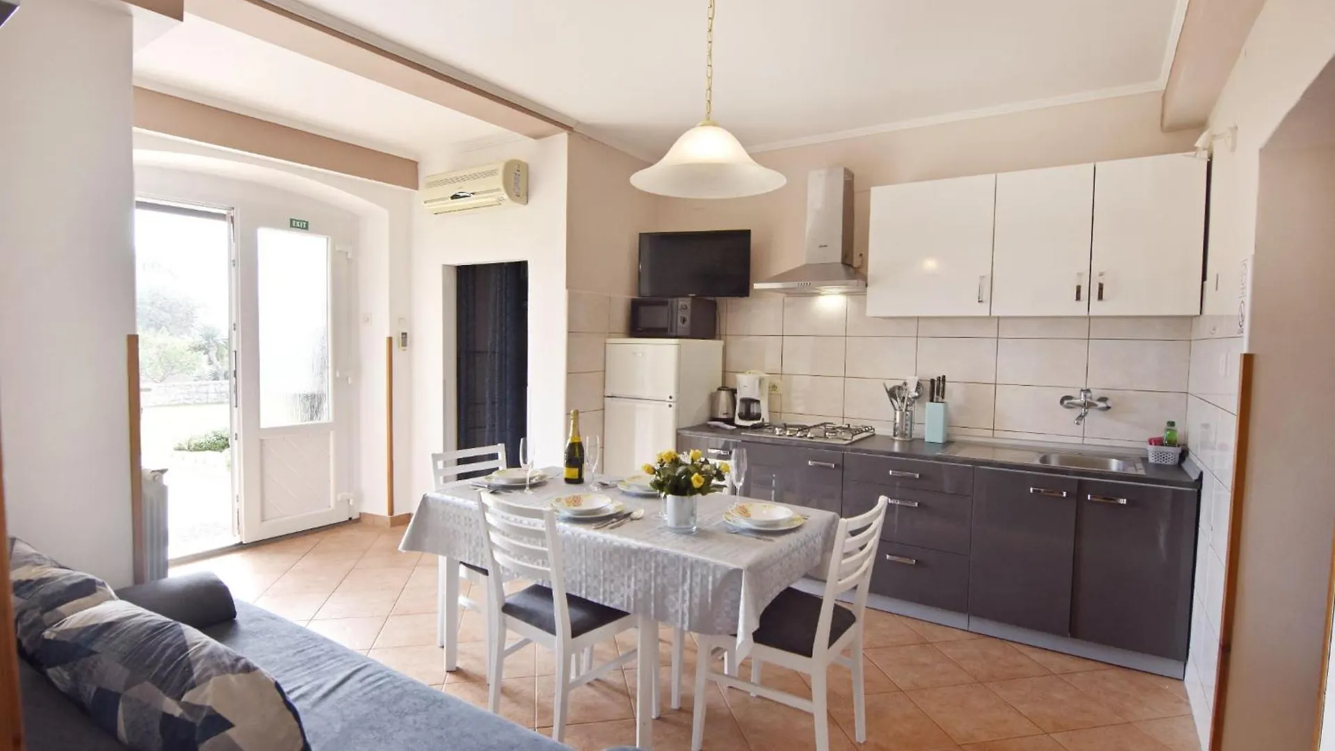 Apartment Grosse Wohnung In Umag Mit Grossem Garten Und Meerblick Croatia