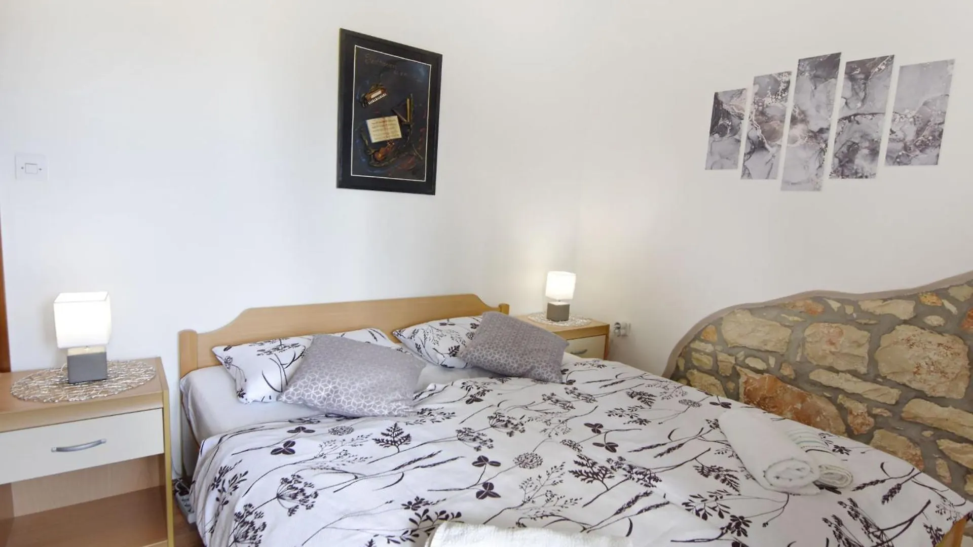 Grosse Wohnung In Umag Mit Grossem Garten Und Meerblick 0*,