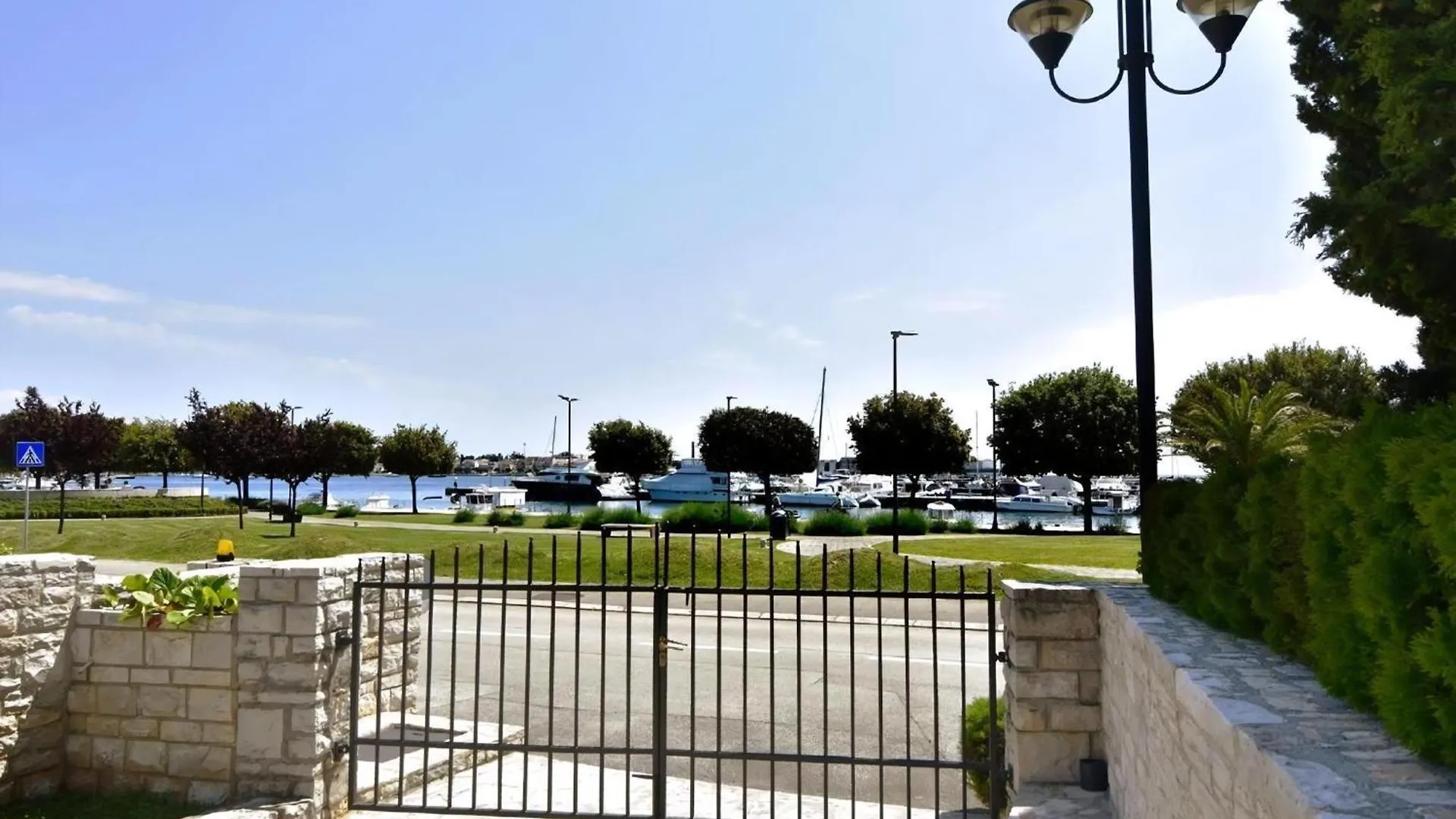 Grosse Wohnung In Umag Mit Grossem Garten Und Meerblick Apartment