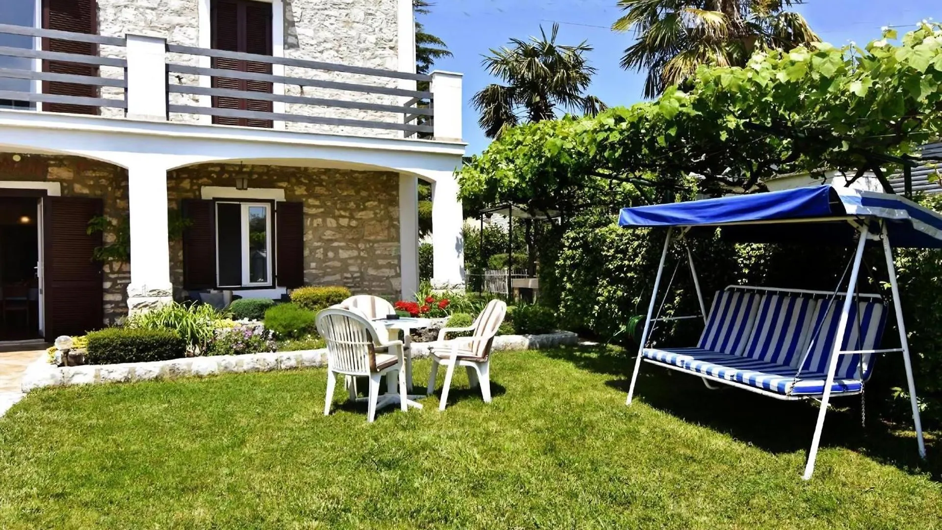 Grosse Wohnung In Umag Mit Grossem Garten Und Meerblick 0*,