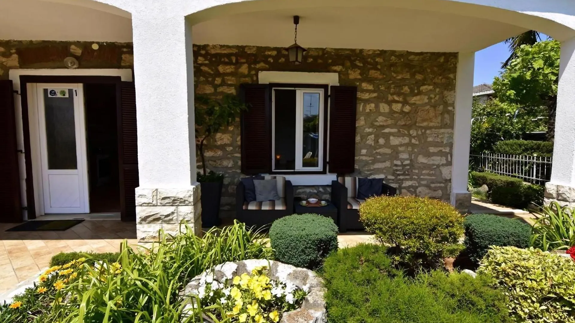 Grosse Wohnung In Umag Mit Grossem Garten Und Meerblick Apartment